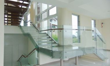 5-Bedroom House With Swimming Pool - F.A. 562.60 sqm