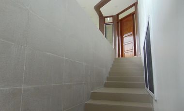 5-Bedroom House With Swimming Pool - F.A. 562.60 sqm