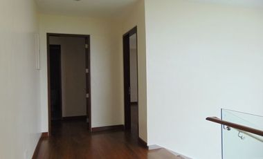 5-Bedroom House With Swimming Pool - F.A. 562.60 sqm