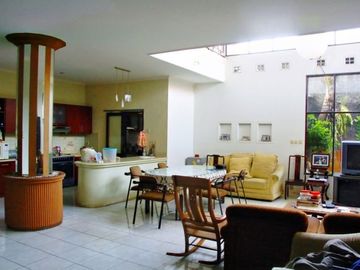 Rumah di Cinere, Mewah 2Lt, Lingk. Nyaman di Mega Cinere