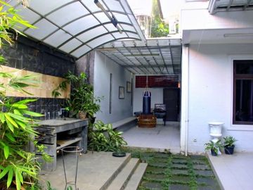 Rumah di Cinere, Mewah 2Lt, Lingk. Nyaman di Mega Cinere