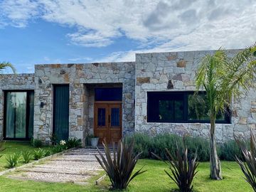 Casa En venta en Arenas del Sur, Orientación Noroeste.