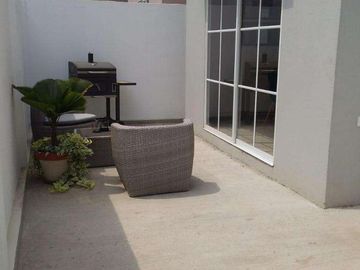 Venta de Casa en la Urb. Casa Laguna, Aurora, cerca del C.C Riocentro el Dorado.