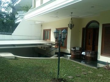 DIJUAL RUMAH MEWAH DI SIMPRUG GARDEN JAKARTA SELATAN