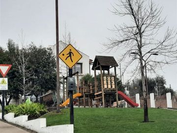Casa en Venta de 5D/3B+Servicios en Condominio Peñalolén