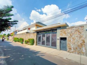 Rumah Super Mewah Luxury Elegant Tanah Luas Kawasan Elite Seturan Maguwoharjo