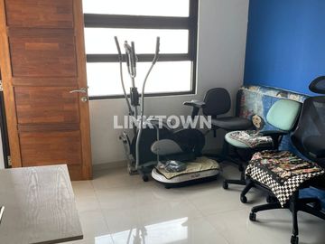 Jual rumah tinggal 2 lantai, lokasi strategis,  super lengkap, dekat dengan fasilitas publik, sekolah, mini market, RS, pusat jajanan.