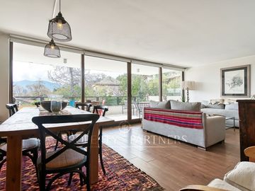 Departamento con excelente vista, sector Los Dominicos.