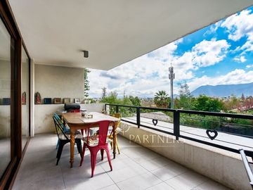 Departamento con excelente vista, sector Los Dominicos.