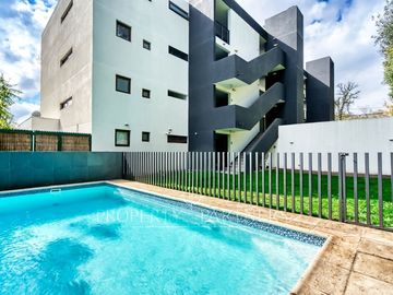 Departamento con excelente vista, sector Los Dominicos.