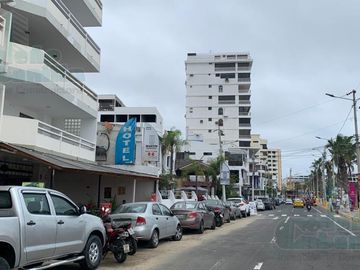 VENTA DE TERRENO AL PIE DEL MALECON DE SALINAS