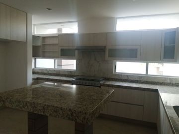 Preciosa Residencia en Colinas de Juriquilla, 4ta Recamara en PB, Roof Garden,..