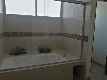 Preciosa Residencia en Colinas de Juriquilla, 4ta Recamara en PB, Roof Garden,..
