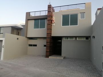 Preciosa Residencia en Colinas de Juriquilla, 4ta Recamara en PB, Roof Garden,..