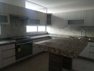 Preciosa Residencia en Colinas de Juriquilla, 4ta Recamara en PB, Roof Garden,..