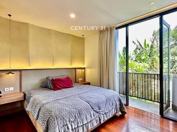Dijual Rumah ada Kolam Renang Pribadi Dalam Town House Pesanggrahan Jakarta Selatan