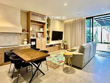 Dijual Rumah ada Kolam Renang Pribadi Dalam Town House Pesanggrahan Jakarta Selatan