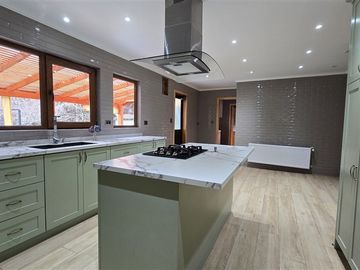 Casa en arriendo de 7 dorm. en Puerto Varas