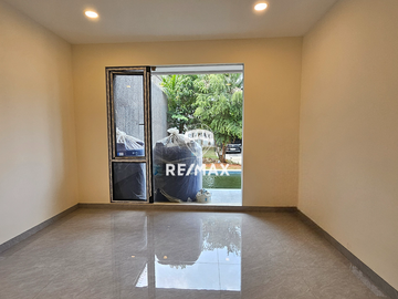 Investasi terbaik! Private pool, rumah Hook 2 lantai terbaik di cluster jelita alam sutera