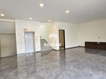 Investasi terbaik! Private pool, rumah Hook 2 lantai terbaik di cluster jelita alam sutera