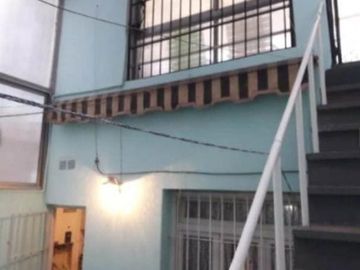Venta PH 3 amb. c/ Terraza. Al frente. Entrada ind. Sin Expensas