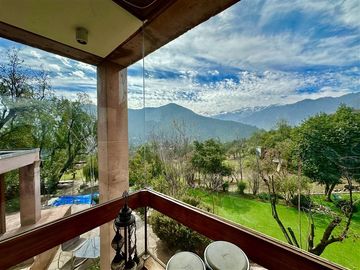 Casa en venta de 5 dorm. en Lo Barnechea