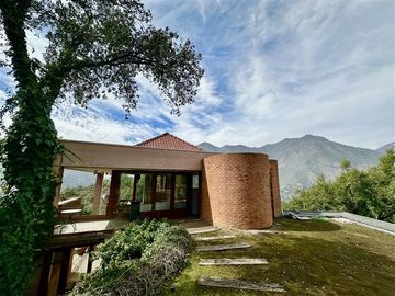 Casa en venta de 5 dorm. en Lo Barnechea