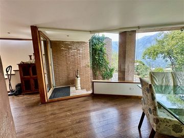 Casa en venta de 5 dorm. en Lo Barnechea
