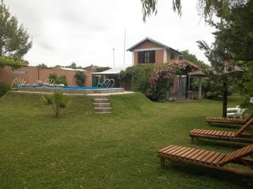 COMPLEJO DE CABAÃAS Y CASA.
