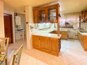 Venta casa Quinchamalí, 3 Dorm. en suite, servicio, estar