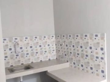 Rumah Karang Tengah Tangerang dalam perumahan
