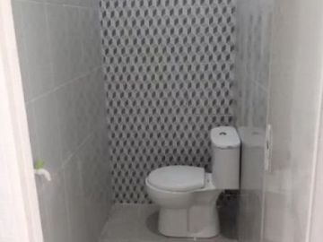 Rumah Karang Tengah Tangerang dalam perumahan