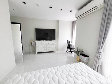 3 Bedroom Condo for sale at C Ekkamai