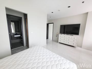 3 Bedroom Condo for sale at C Ekkamai