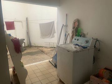 VENTA DE CASA DENTRO DE CIUDAD AL NORTE DE MERIDA, YUCATAN