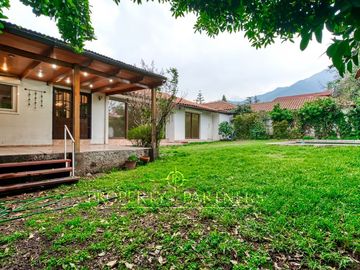 Iluminada casa en venta, La Reina