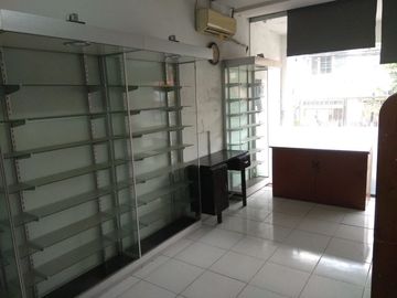 Disewakan Rumah Cocok Untuk Praktek Bersama Dan Apotek Di Jl Delima Tanjung Duren Jakarta Barat