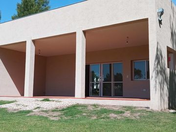 Casa a estrenar en Posada de los Lagos - Coronel Brandsen