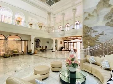 Rumah Dharmahusada Indah, Furnish, JL Kembar, Surabaya Timur Dekat MERR