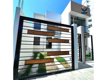 VENDO CASA EN URB SAN ISIDRO - SOL Y LUZ