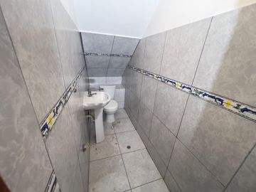 SE VENDE CASA COMERCIAL EN AVENIDA - CARABAYLLO