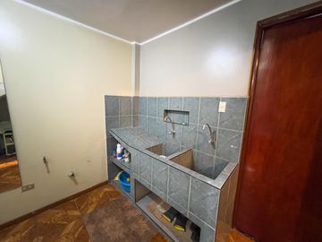 SE VENDE CASA COMERCIAL EN AVENIDA - CARABAYLLO