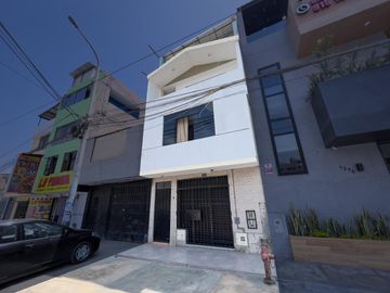 SE VENDE CASA COMERCIAL EN AVENIDA - CARABAYLLO