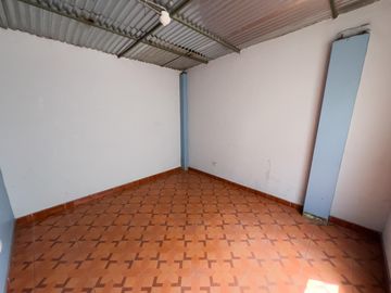 SE VENDE CASA COMERCIAL EN AVENIDA - CARABAYLLO