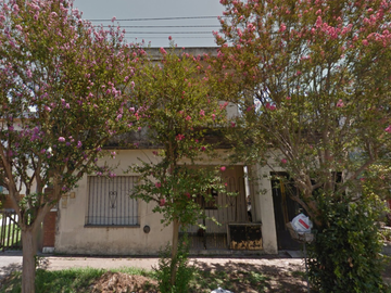 Casa en 2 plantas , Ideal 2 familias, Apto Crédito.