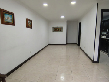 apartamento en venta en primero de mayo. Cod V17860