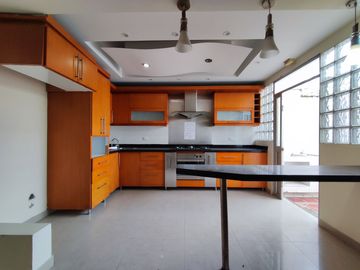 casa en arriendo en quinta bosch. Cod A29385