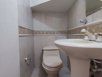 casa en arriendo en quinta bosch. Cod A29385