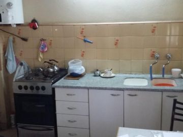 Casa tipo chalet de 4 ambientes a una cuadra de Gaspar Campos