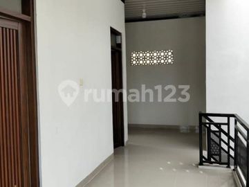 Rumah Minimalis dan Siap Huni yang Lokasinya di Daerah Padasuka, 2 KM Dari Saung Angklung Udjo
